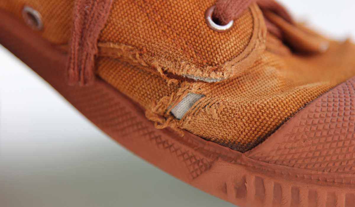 Read more about the article Lyukas Cipő Javítása Házilag